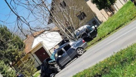 PRVA FOTOGRAFIJA TEŠKOG SUDARA U KOVINU Među povređenima trudnica i dete, automobil potpuno smrskan (FOTO)