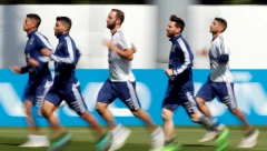 NAJAVIO KRAJ KARIJERE Legendarni Argentinac Iguain ide u fudbalsku penziju