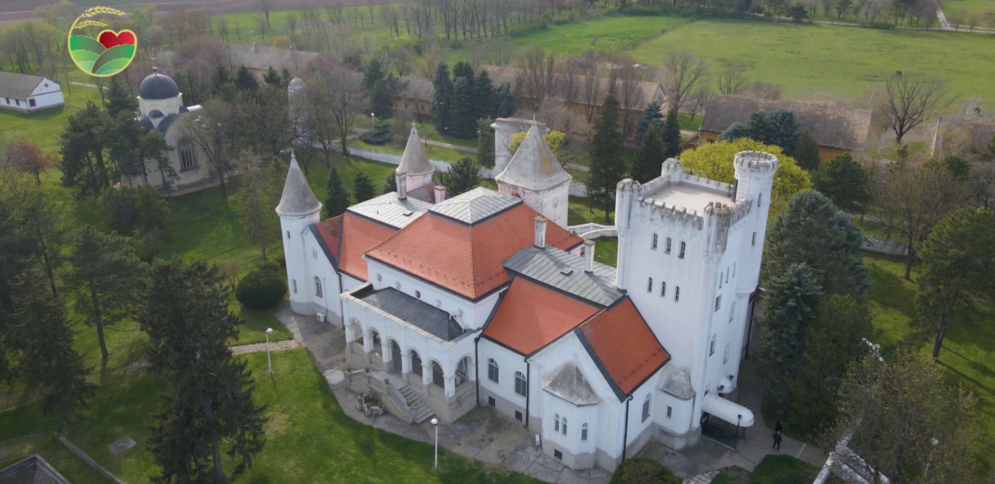 U NJEMU ŽIVE DUHOVI, A KOLAJU LEGENDE Misteriozni dvorac Fantast među svojim zidovima čuva brojne tajne