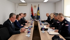 MINISTAR POLICIJE VULIN OBIŠAO POLICIJSKU UPRAVU PIROT Država intenzivno jača kapacitete policije, ali i ulaže u obuku kadrova (FOTO)