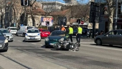 HAOS NA SLAVIJI! Oboren motociklista, hitno prevezen u Urgentni centar