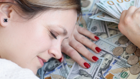 NOĆAS URADITE OVO I NOVAC ĆE VAM POČETI DOLAZITI Evo kako da iskoristite magičnu moć mladog Meseca