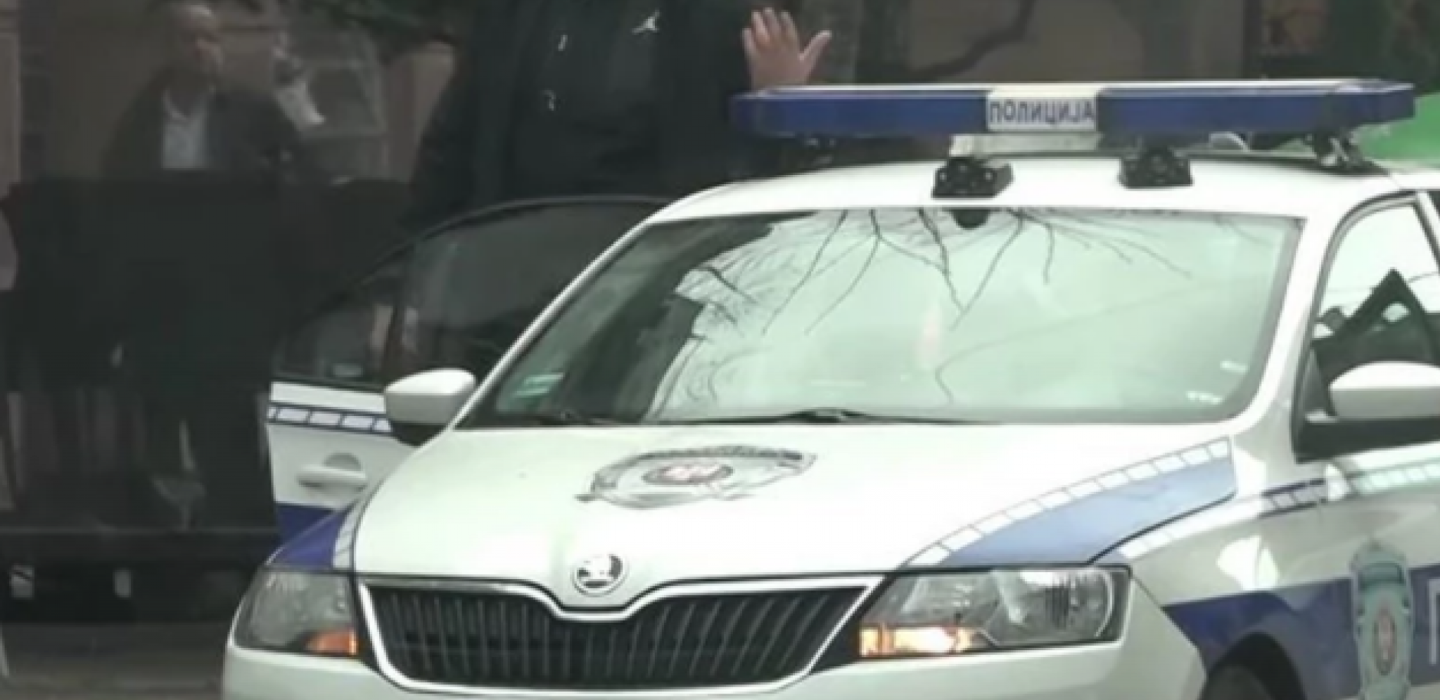 UŽAS U BARAJEVU Muž izbo ženu nožem - napao suprugu, pa sebi prerezao vrat