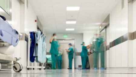 TRAGEDIJA U ARILJU Žena poginula na svadbi pod šatrom, nepoznati predmet je posle eksplozije pogodio u glavu