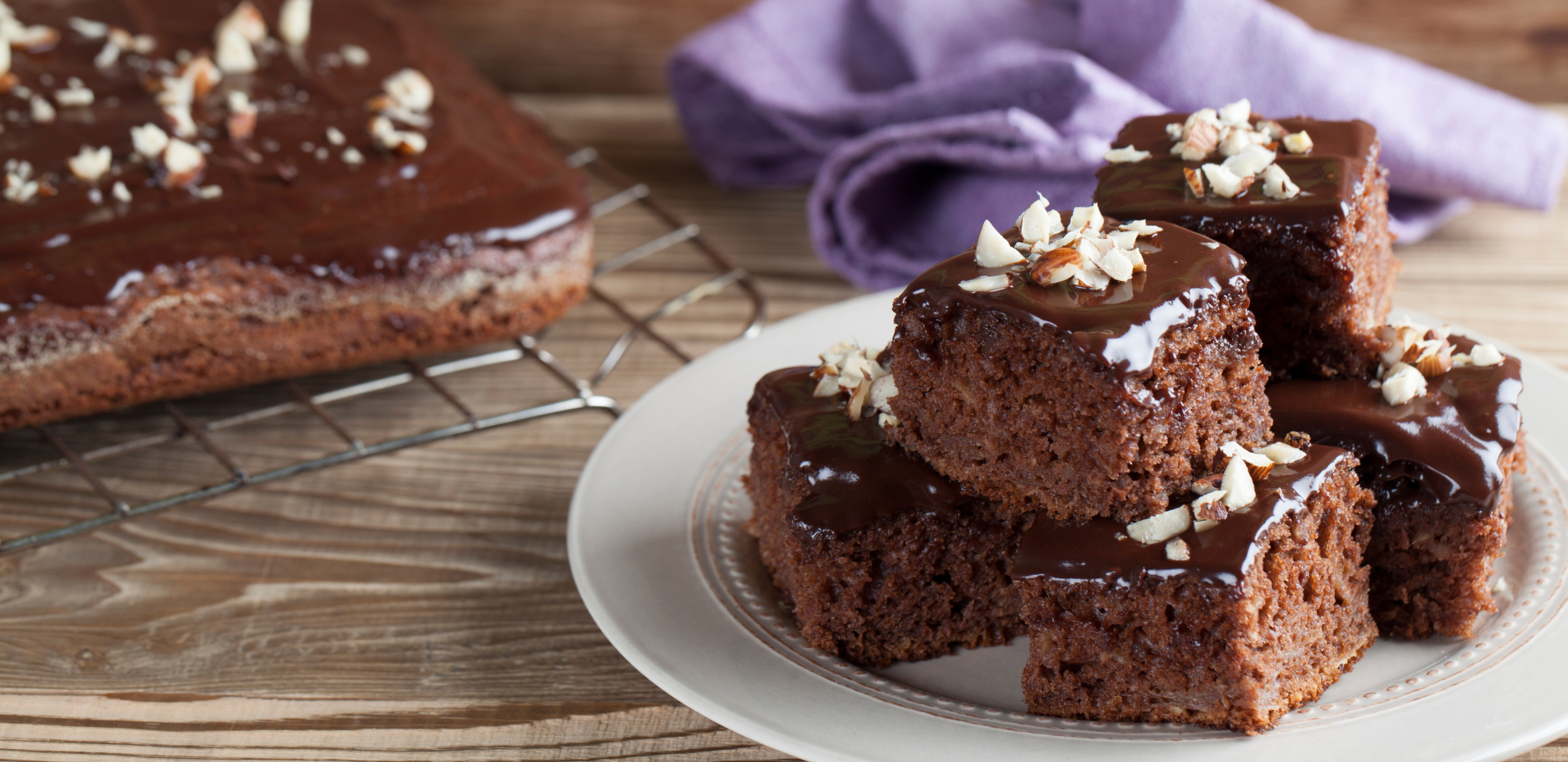 ČOKOLADNI KOLAČ SA KRUŠKAMA Poslastica koja je gotova za samo dvadeset minuta