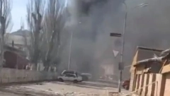 MRTVI LJUDI PO GRADU, KRV TEČE ULICOM Jezive scene nakon raketiranja Kramatorska, 30 poginulih u najnovijem napadu (VIDEO)