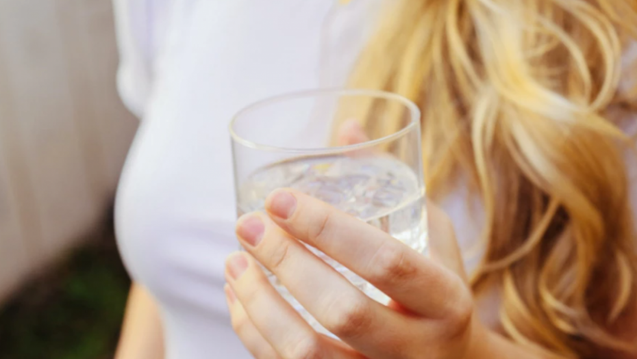 LEKARI UPOZORAVAJU Kisela voda nije što je nekad bila, a veoma je opasna ako se pije na ovaj način