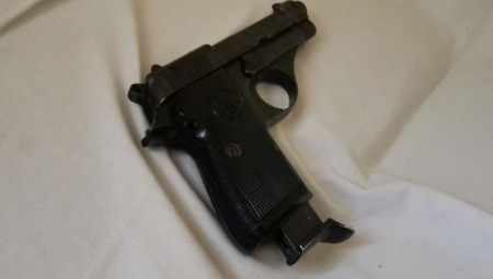 OTKRIVEN ARSENAL ORUŽJA U PREŠEVU U kući krio i drogu!