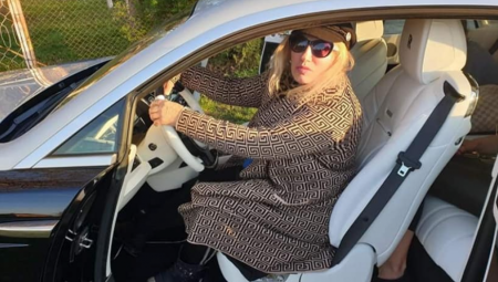 VIDIM ZAVIST I MNOGO ZLOBE! Nada Topčagić se hvalila tuđim automobilom, sada se sve saznalo, evo čiji je zapravo Rols Rojs!