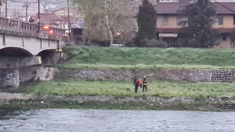 DEVOJKA KOJA JE SKOČILA S MOSTA IMA SAMO 16 GODINA Detalji drame u Čačku, maloletnica HITNO smeštena u Urgentni