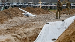 NOVA MASOVNA GROBNICA OTKRIVENA KOD KIJEVA Zakopali ih u jarku kod benzinske pumpe, lokalne vlasti utvrđuju broj mrtvih