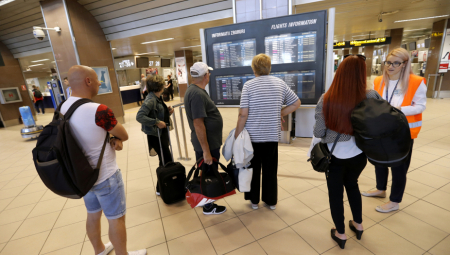 KRAJ DRAME! Srpski putnici zarobljeni na aerodromu u Rimu autobusima stigli u Srbiju!