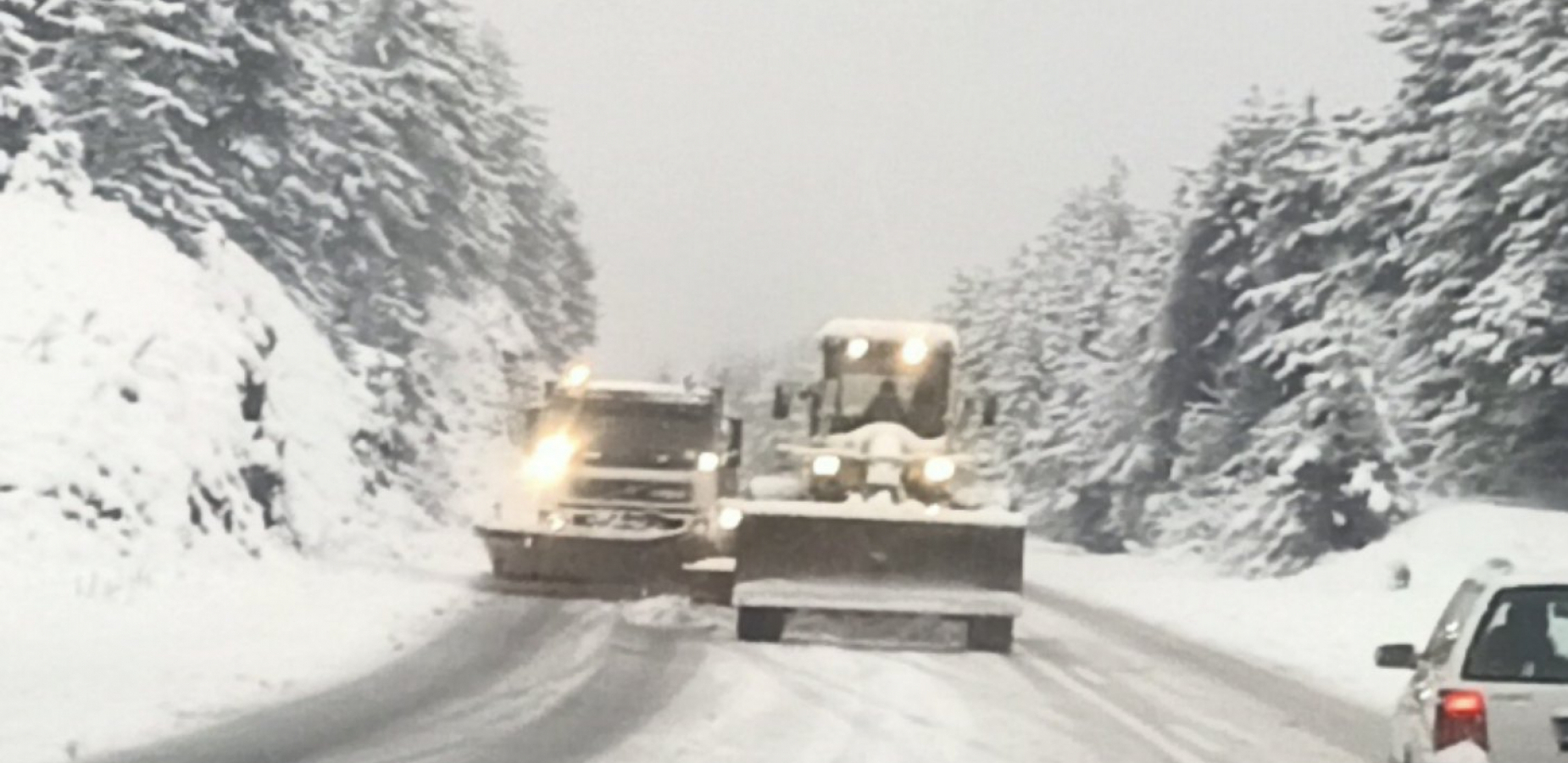 SNEŽNA MEĆAVA NA ZLATIBORU U PROLEĆE Napadalo 15 cm, vozila i dalje čiste puteve od smetova