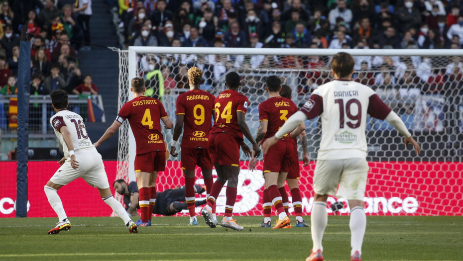 GOLČINA SRBINA ŠOKIRALA MURINJA! Nekadašnji reprezentativac Srbije pocepao mrežu, ali ni to nije bilo dovoljno za bodove! (VIDEO)