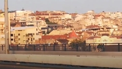 DRAMA NA BRANKOVOM MOSTU Devojka izašla iz taksija i pokušala da skoči!