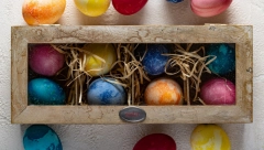 OFARBAJTE JAJA LUKOVINOM Isprobajte staru srpsku metodu ukrašavanja