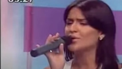 NEĆETE VEROVARI I KOJOJ NAŠOJ PEVAČICI JE REČ Ovako je izgledala na početku karijere, a zatim je usledila šok transformacija! (FOTO)