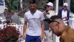ĐOKOVIĆ OČI U OČI SA ZVEZDAMA FUDBALA! Nole pokazao Nejmaru i Veratiju šta ume! (VIDEO)