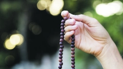 OVO JE RAZLIKA IZMEĐU LAŽNE I PRAVE BROJANICE Veroučitelj otkriva da li valja sebi kupiti narukvicu