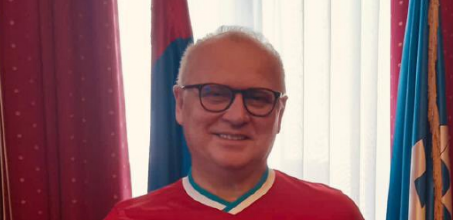 OBUKAO JE I DRES Vesić uz Liverpul (FOTO)