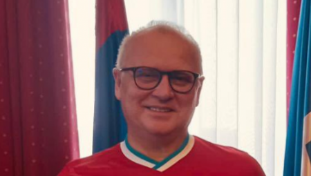 OBUKAO JE I DRES Vesić uz Liverpul (FOTO)