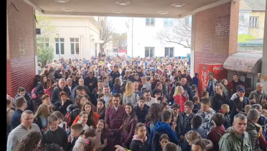 POBEDA ŠAHA U STAROJ PAZOVI Šahovski savez Srbije i SO Stara Pazova napravili događaj za pamćenje