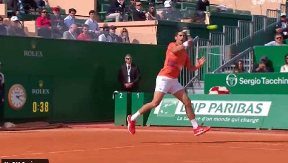 RITERN ZA TENISKE UDŽBENIKE Pogledajte kako je Novak poentirao na protivnikov servis (VIDEO)