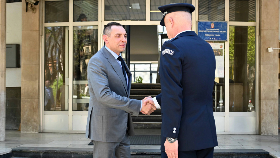 MINISTAR VULIN POSETIO POLICIJSKU UPRAVU NIŠ Zaštita običnog čoveka mora da bude prioritet rada policije (FOTO)