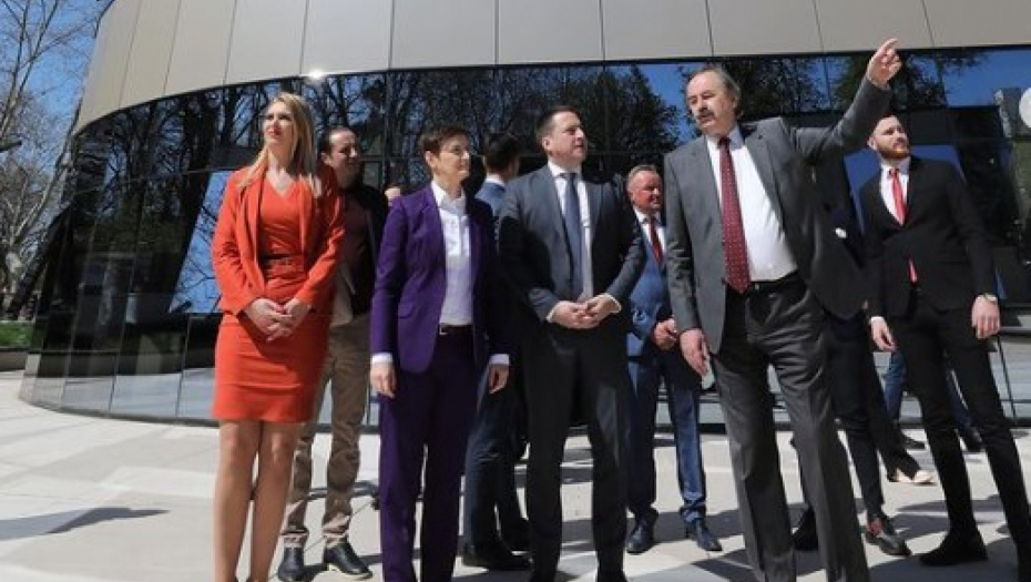 OTVORENA NOVA ZGRADA FON-A Velelepno zdanje od 9,3 miliona evra obišla premijerka Ana Brnabić