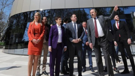 OTVORENA NOVA ZGRADA FON-A Velelepno zdanje od 9,3 miliona evra obišla premijerka Ana Brnabić