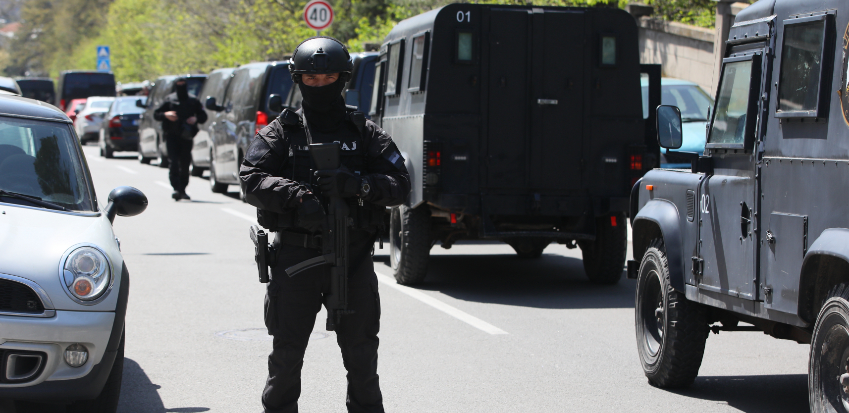 ZAPLENJEN ŠARIĆEV DŽIP Pauk odšlepao crni "mercedes G400" iz vile na Senjaku