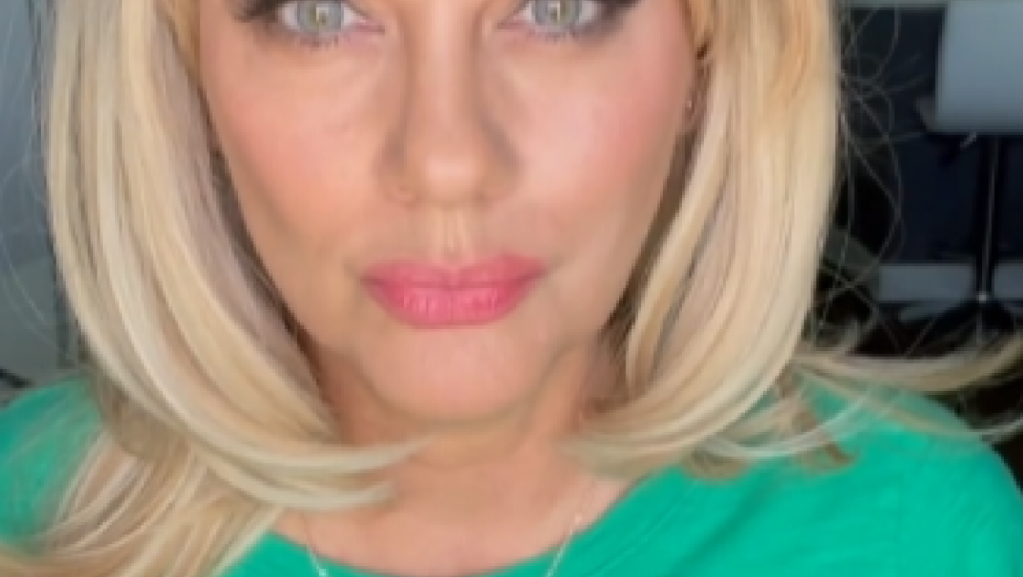 TREBA VAM KOREKTOR I NEKOLIKO SEKUNDI Povucite ove tri linije i podmladićete se za deset godina