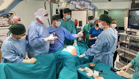 ŽALILA SE ZBOG BOLOVA U STOMAKU: Lekari nisu mogli da veruju šta su pronašli u ženinom želucu, bilo je teško skoro 2 kg