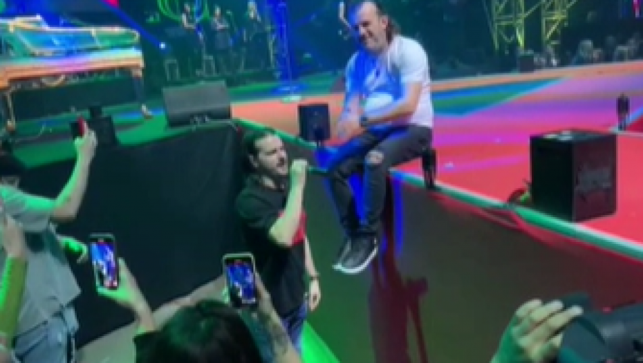 LUKASOV SIN ZAPEVAO PRED PUNOM ARENOM Spektakl za pamćenje, Lazar pustio glas i oduvao, publika u delirijumu (VIDEO)