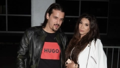 TRAČICE OKO NOGU I PROVOKATIVAN DEKOLTE Lukasove snajke došle na njegov nastup, zbog stajlinga sve oči bile uprte u njih