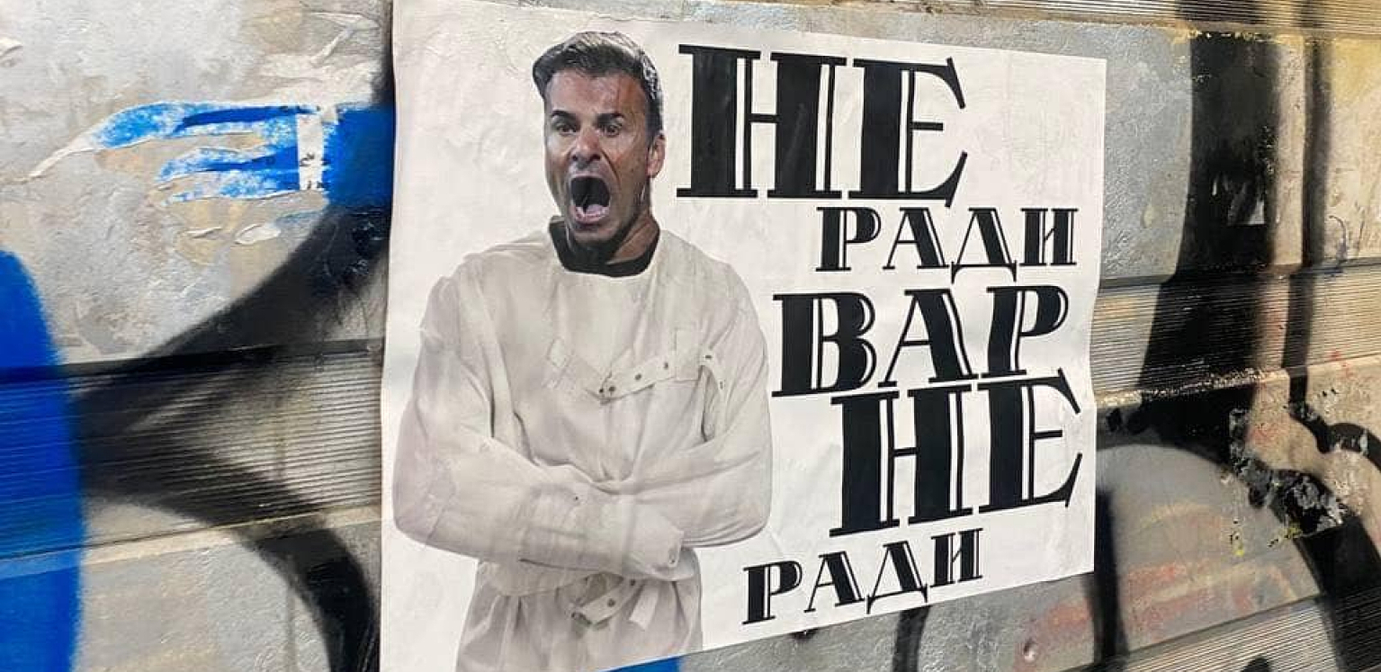 "DELIJE" ISPROZIVALE STANOJEVIĆA PRED DERBI U Beogradu osvanuli plakati sa likom trenera Partizana u ludačkoj košulji (FOTO)