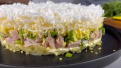 OBLAK SALATA JE NOVA MIMOZA: Recept je postao pravi hit, samo zamenite šunku piletinom, sir će se istopiti u ustima