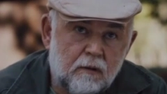 BILI SMO TEŠKA SIROTINJA, A JA NEUHRANJEN Aleksandar Berček iskreno o teškom detinjstvu, a zbog ovoga se posvađao sa svojim ocem