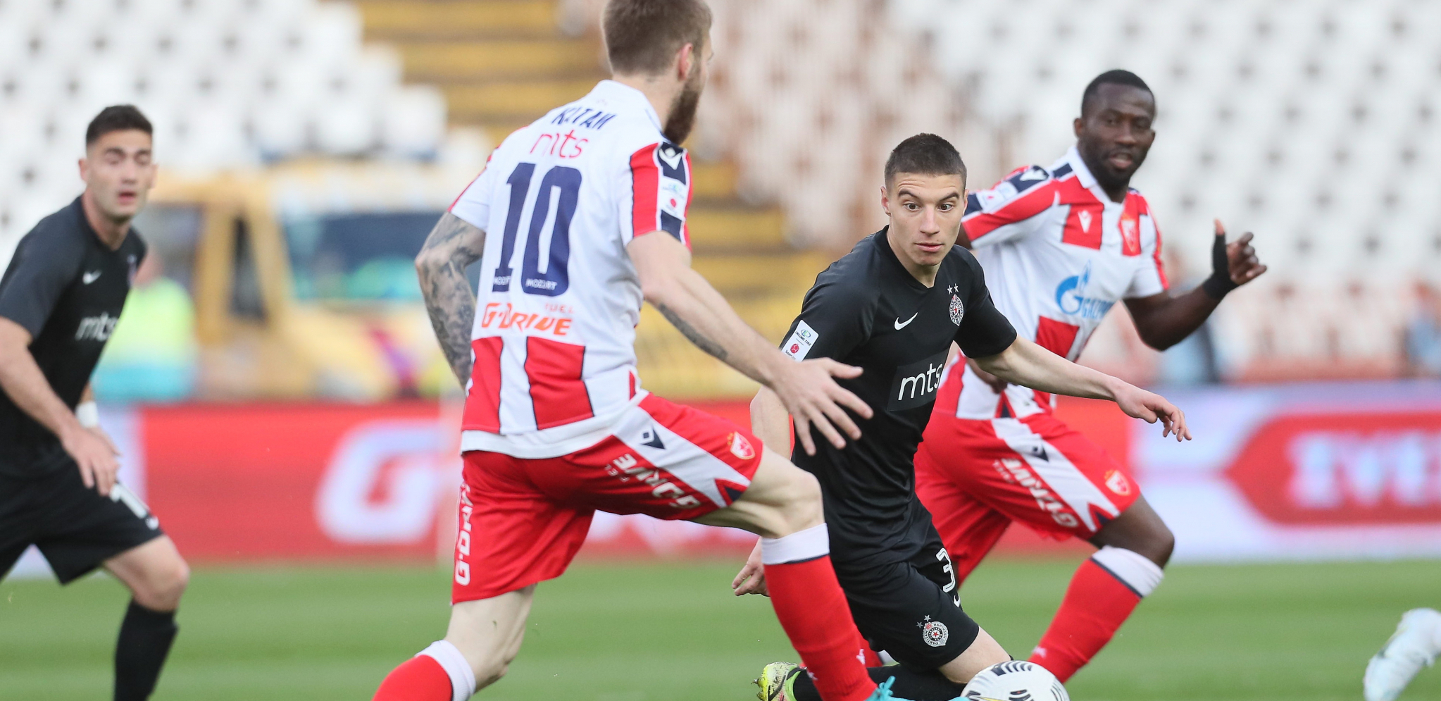 NASTAVLJA SE ŠAMPIONSKA TRKA U SRBIJI Zvezda protiv "meraklija" želi da sačuva "+2", Partizan u četiri dana dva puta dočekuje Vojvodinu