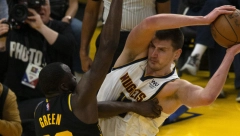 KAD NE MOŽEŠ DA GA ZAUSTAVIŠ, ONDA MU IZBI OKO Prljave igre košarkaša Golden Stejta, Srbin umalo doživeo tešku povredu (VIDEO)