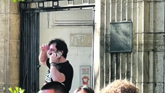 EKSKLUZIVNI ALO! PAPARAZZO Goran Bogdan uhvaćen u centru grada u ležernom izdanju: Ne mari za izgled, ali za mozak da!