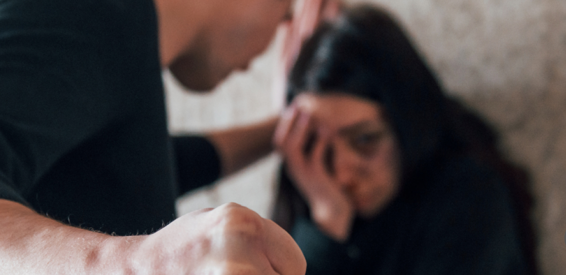 TUKAO ŽENU, DAVIO JE, PA PRETIO DA ĆE JE ''ODROBIJATI'' Saslušan nasilnik sa Čukarice, a ovako se branio pred Tužilaštvom