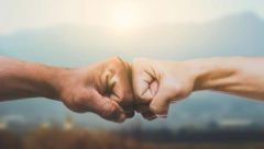 Kakvi ste kao osoba i u ljubavi? Način na koji držite pesnicu otkriva mnogo o vama