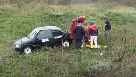 STRAVA I UŽAS U ZAJEČARU Devojku koja je sudila na auto trci pokosio jedan od učesnika! (VIDEO)