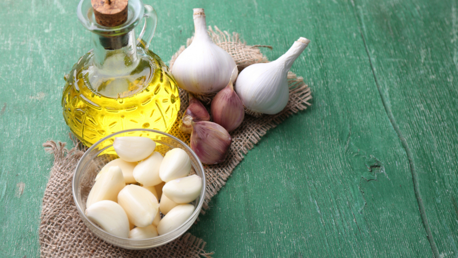 Odmah prestanite! Evo ko nikako ne bi smeo da jede beli luk