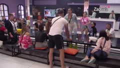 GORI CRNI STO Zadrugari skočili na Osmakčića, Anđela napustila kuću u suzama
