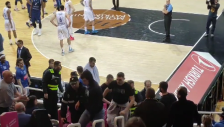 SKANDAL Navijači Budućnosti tražili od Džikića da izbaci Kobsa, pa hteli da se tuku (VIDEO)