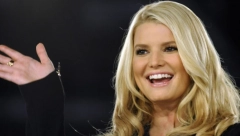 "ZAŠTO DEVOJČICA OD 11 GODINA NOSI TOP?" Džesika Simpson na meti kritika zbog ćerke