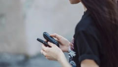 OPASAN TREND U ŠKOLAMA! Đaci već u petom razredu puše ELEKTRONSKE CIGARETE koje mogu da dovedu do šloga i infarkta