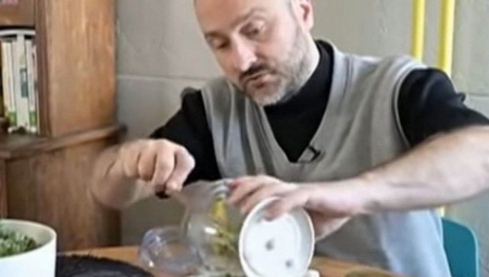 TRAVAR MOMČILO OBRADOVAO PUŠAČE Ovaj čaj čisti pluća od nikotina i katrana